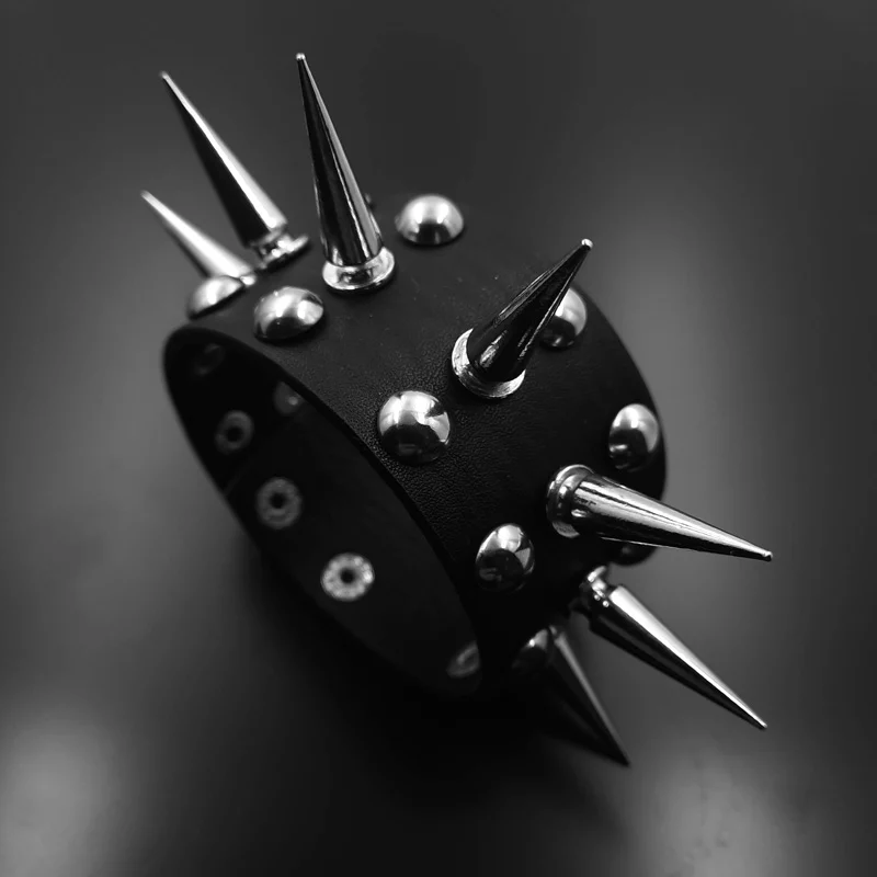 3 Sıra Spike Bileklik 128